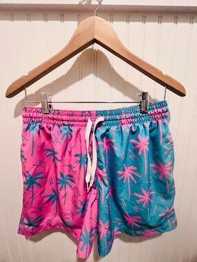 Chubbies Men’s Medium SwimTrunks 5.5” inseam length. EUC. Retails for $69